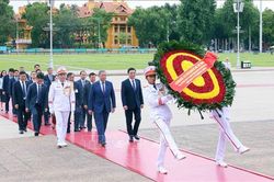 Thủ tướng Campuchia vào Lăng viếng Chủ tịch Hồ Chí Minh