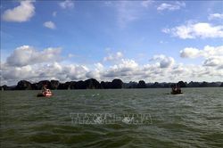 Cứu hộ thành công 19 người trên ca nô bị chìm ở biển Cửa Đại