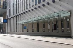 OPEC+ nâng hạn ngạch giữa lúc Trung Đông bất ổn