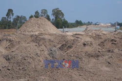 Cần Thơ muốn mua c&aacute;t thương mại cho cao tốc 132km