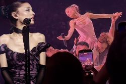 Ngoại hình gây sốc của Ariana Grande trong đêm mở màn tour diễn mới, khán giả lo lắng