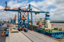 FiinGroup: Tăng trưởng lợi nhuận doanh nghiệp niêm yết dự kiến thấp nhất 3 năm