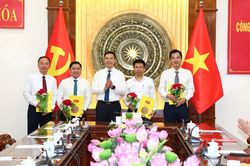 Công bố và trao Quyết định của Ban Thường vụ Tỉnh ủy Thanh Hóa về công tác cán bộ