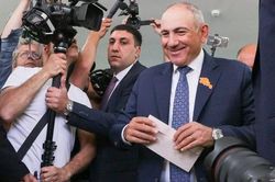 Thủ tướng đương nhiệm Armenia tuyên bố chiến thắng trong bầu cử Quốc hội