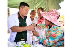 Khám bệnh nơi đất bạn