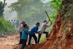 Tìa Dình đảm bảo giao thông mùa mưa lũ