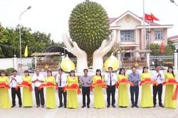 Xã Ngũ Hiệp: Công bố nhãn hiệu tập thể 'Sầu riêng Ngũ Hiệp', khánh thành biểu tượng quả sầu riêng