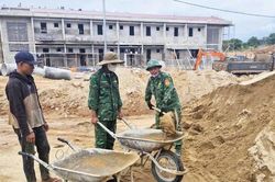 Bộ đội Biên phòng Gia Lai góp sức xây trường học vùng biên