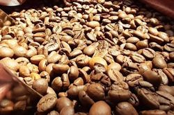 Hồ tiêu giảm giá tuần thứ 3 liên tiếp, cà phê giữ mức ổn định