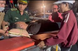 Kịp thời cấp cứu ngư dân gặp sự cố sức khỏe khi đang đánh bắt trên biển