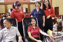 Gần 860 tình nguyện viên đăng ký hiến máu tình nguyện