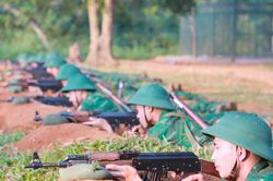 Bám thao trường giữa cao điểm nắng nóng
