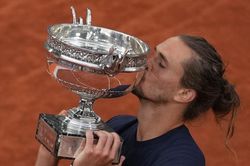 Alexander Zverev vô địch Roland Garros 2026: Sự giải thoát sau nhiều năm chờ đợi