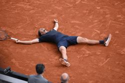 Alexander Zverev vô địch Roland Garros 2026: Sự hồi sinh sau nghịch cảnh và kỷ lục lịch sử
