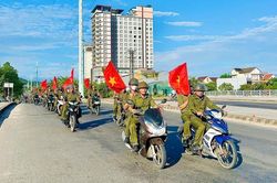 Thanh Thủy ra quân lập lại trật tự đô thị, bảo đảm an toàn giao thông và vệ sinh môi trường