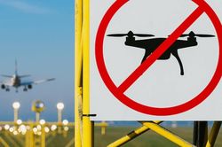Cục Hàng không báo động nguy cơ mất an toàn bay từ drone và diều