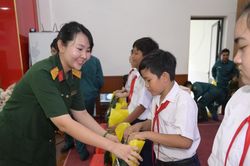 An Giang: Trao học bổng đến học sinh nghèo vùng hải đảo Kiên Hải