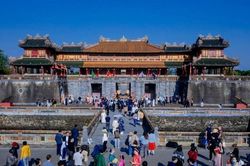 Đã đến lúc luật hóa nguyên tắc hoán đổi ngày nghỉ lễ?