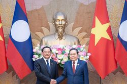 Chủ tịch Quốc hội Trần Thanh Mẫn hội kiến Thủ tướng Cộng hòa Dân chủ Nhân dân Lào Sonexay Siphandone