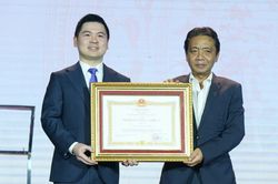CLB Hà Nội đón nhận Huân chương Lao động hạng Nhì