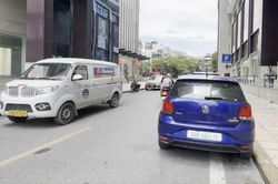 Cần chấm dứt tình trạng xe dừng đỗ trái phép trên phố