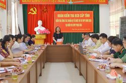 Phó Chủ tịch UBND tỉnh Hà Nhật Lệ kiểm tra công tác chuẩn bị thi tốt nghiệp THPT tại xã Quảng Uyên và Phục Hòa