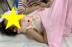Chơi cầu trượt, bé gái 4 tuổi Hà Nội nhập viện sau khi bị một bé trai đẩy ngã từ độ cao 1,5m, chấn thương nặng