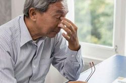 Về già mới cay đắng nhận ra: Điều khiến con cái hiếu thuận không phải là tiền