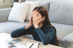 Không phải ăn cay: Đây là 4 thói quen 'phá nát' dạ dày nhanh nhất mà nhiều người vẫn mắc hàng ngày