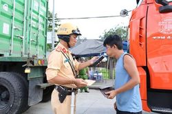 Ph&ograve;ng CSGT C&ocirc;ng an TPHCM: Tăng cường kiểm so&aacute;t, xử l&yacute; vi phạm giao th&ocirc;ng