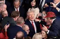 Ông Donald Trump đối mặt với làn sóng phản đối ngày càng tăng từ đảng của mình