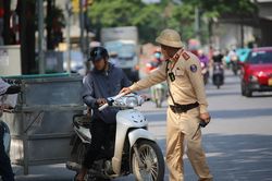 Xe tự chế, xe chở hàng cồng kềnh: Mối nguy rình rập trên nhiều cung đường