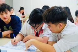 Hà Nội: Thầy cô tận tâm với học trò trước ngày thi tốt nghiệp THPT