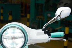 Hơn 1.000 xe Vespa và Liberty cần thay đèn chiếu sáng