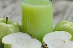 8 tác dụng khi uống nước ép ổi mỗi sáng vào mùa hè