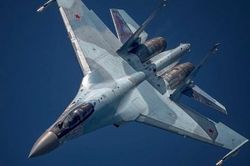 Khoảnh khắc tiêm kích Rafale Pháp đối đầu với Su-35 Nga ở khoảng cách 'nghẹt thở'