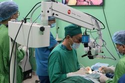 Mắt đỏ ngầu sau khi uống rượu bia, dấu hiệu cảnh báo nguy hiểm