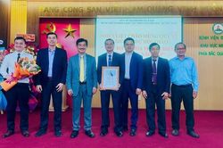 Hội Đột quỵ Thế giới trao chứng nhận Vàng cho BVĐK khu vực miền núi phía Bắc Quảng Nam
