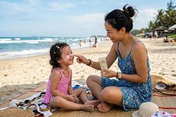 Chuyên gia chỉ dẫn 5 tiêu chí chọn kem chống nắng an toàn, phù hợp cho trẻ em