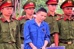 Mâu thuẫn thừa kế đất, Tẩn Vần Lẻng mang theo 3 con dao đi sát hại cháu họ