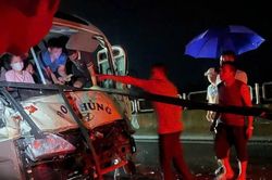 Tai nạn liên hoàn giữa 4 ô tô trên cao tốc Tuyên Quang- Phú Thọ, nhiều khách bị mắc kẹt