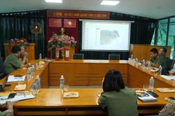 Đoàn viên Công đoàn An ninh Thủ đô thực hành kỹ năng phòng cháy, thoát nạn