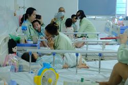 Từ 1-7: Người khám trái tuyến được hưởng BHYT cao hơn, mức đóng hộ gia đình cũng tăng