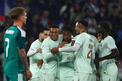 Olise lập hat-trick, Pháp thắng cách biệt Bắc Ireland