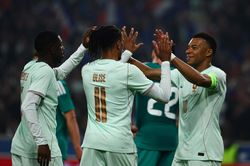 Dembele muốn Mbappe l&agrave;m điều chưa từng c&oacute;