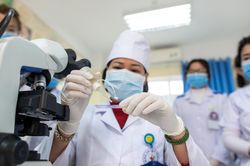 Học y ở trường tư có khác trường công?