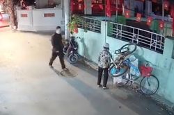 Chủ nhà 'đứng hình' khi thấy cô đồng nát dắt xe đạp dựng trước cửa