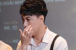 Ca sĩ Hoài Nhân khóc, kể 8 năm điều trị ung thư