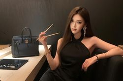 Dịch vụ bán ảnh 'phông bạt' giá 1.000 đồng nở rộ ở Trung Quốc
