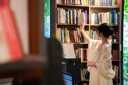 Cuộc săn lùng nhiều mê hoặc trong hiệu sách